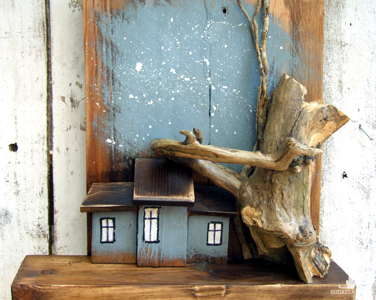 Drewniany wieszak z domkami - W cieniu starego dębu